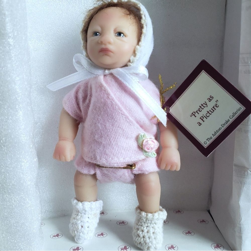 Ashton-Drake Galleries "Pretty As A Picture" Lifelike Collectible Baby Doll